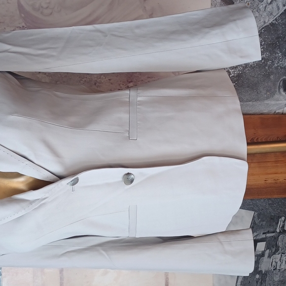 Ann Taylor blazer - Picture 3 of 16